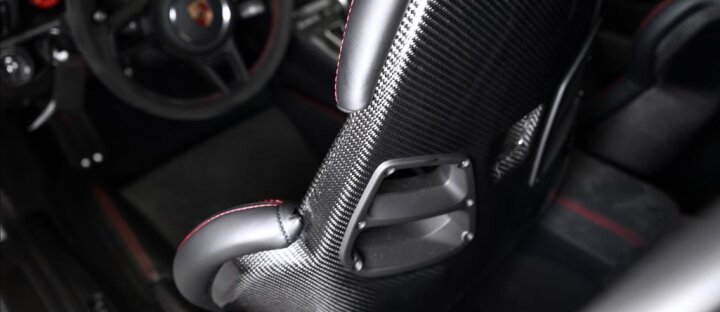 Porsche 911 GT2 RS WEISSACH paket, skladem!!!