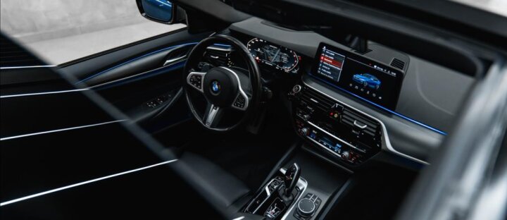 BMW Řada 5 4,4 M550i xDrive, H/K, HEAD-UP, PANO, LASER