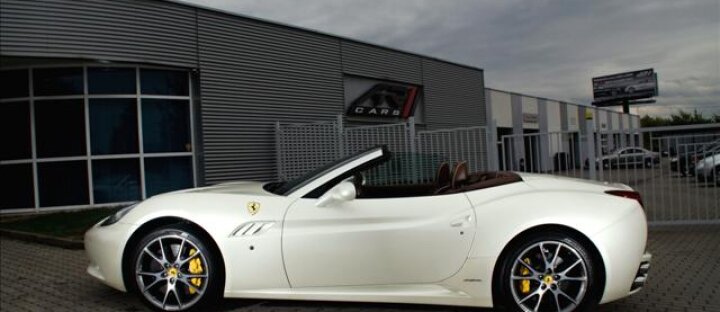 Ferrari California Bianco Fuji Magneride