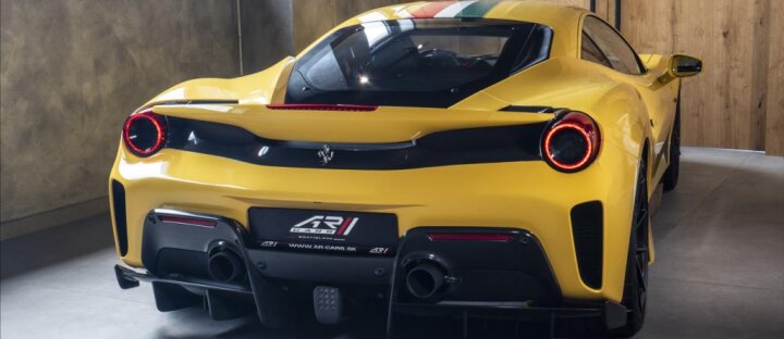 Ferrari 488 Pista, karbon, lift, JBL, tricolore