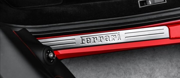 Ferrari F8 3,9 F8 Spider V8, karbon, kamera, Alcantara, CZ