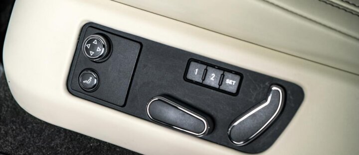 Bentley Continental Flying Spur W12 Mulliner, entertainment