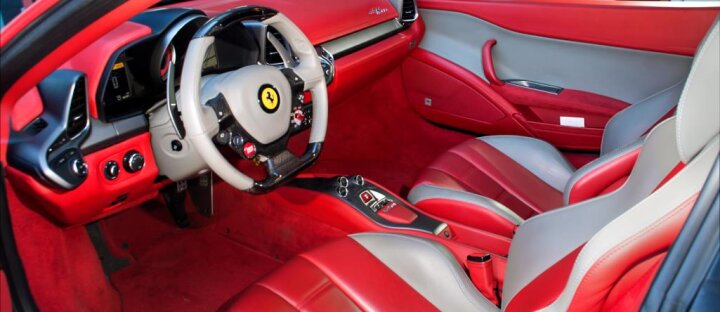 Ferrari 458 Italia bicolour, JBL, 7let servis