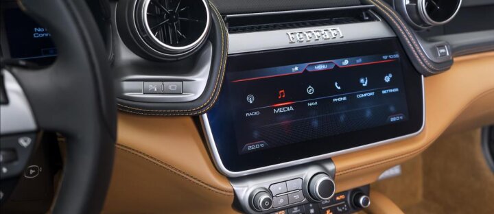 Ferrari GTC4 Lusso GTC4Lusso V12, JBL, rosso Maranello, CZ