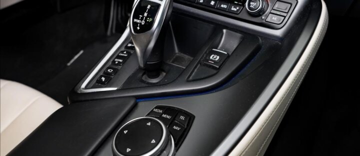 BMW i8 coupe hybrid 170+96 kW