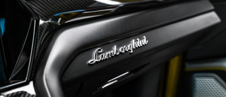 Lamborghini Urus V8 Night, panorama, 23" kola, B&O, 360°