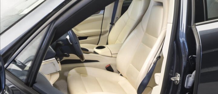 Porsche Panamera 4 Exclusive bicolour interiér, DVD, vzduch, CZ