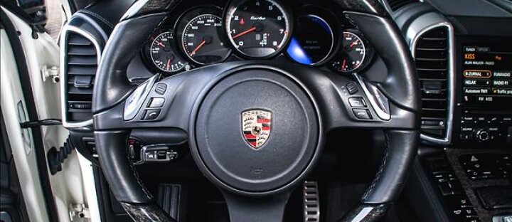 Porsche Cayenne Turbo, Burmester, keramiky, panorama, ACC