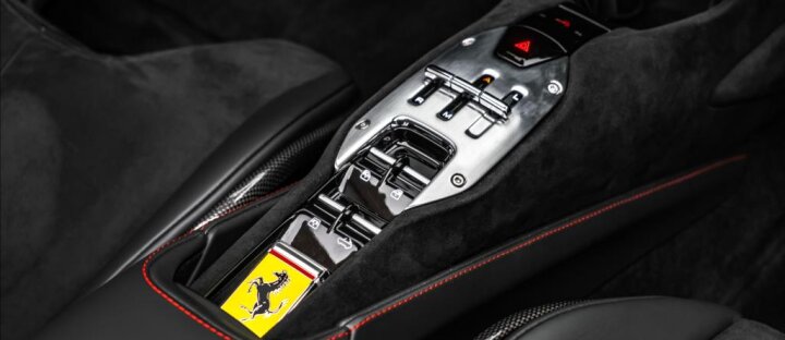 Ferrari SF90 Spider, lift, kamera