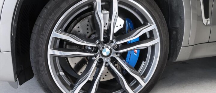 BMW X6 M, head-up, karbon, B&O zvuk, TV, top, CZ