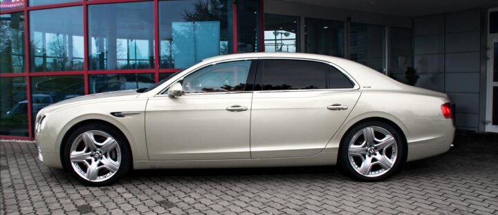 Bentley Continental Flying Spur W12 Muliner, entertainment