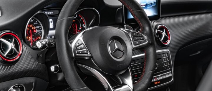 Mercedes-Benz Třídy A A 45 AMG 4Matic, AMG Aero paket, Performance