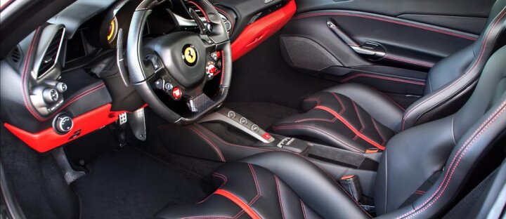 Ferrari 488 Karbon sedadla, Exclusive černý paket, Sklade