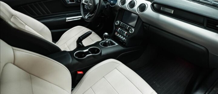 Ford Mustang 5,0 GT, KAMERA, MANUÁL, PRVÝ MAJITEĽ