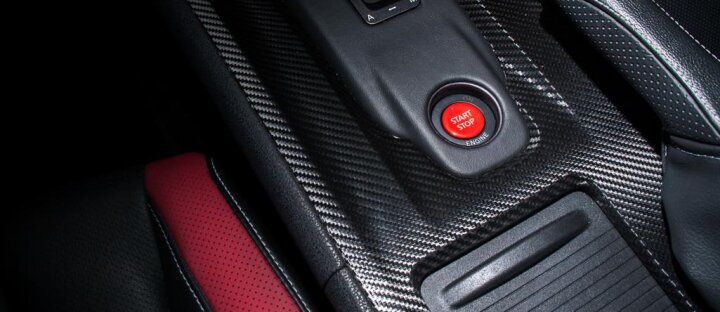 Nissan GT-R Black edition, Recaro, Kamera
