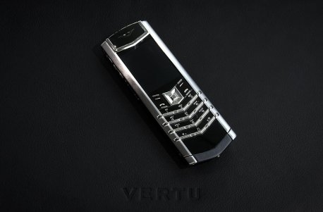 Nový luxusní telefon Vertu SIGNATURE S Stainless Steel