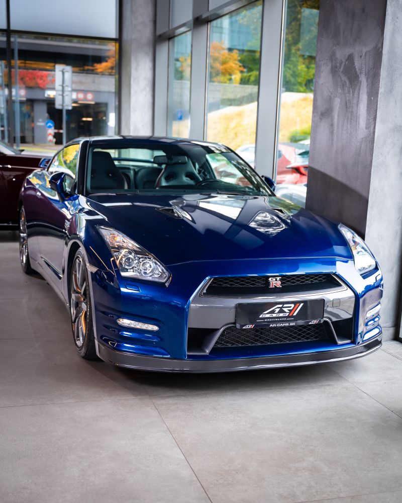 AR CARS a Nissan GT-R Black Edition (2012) 