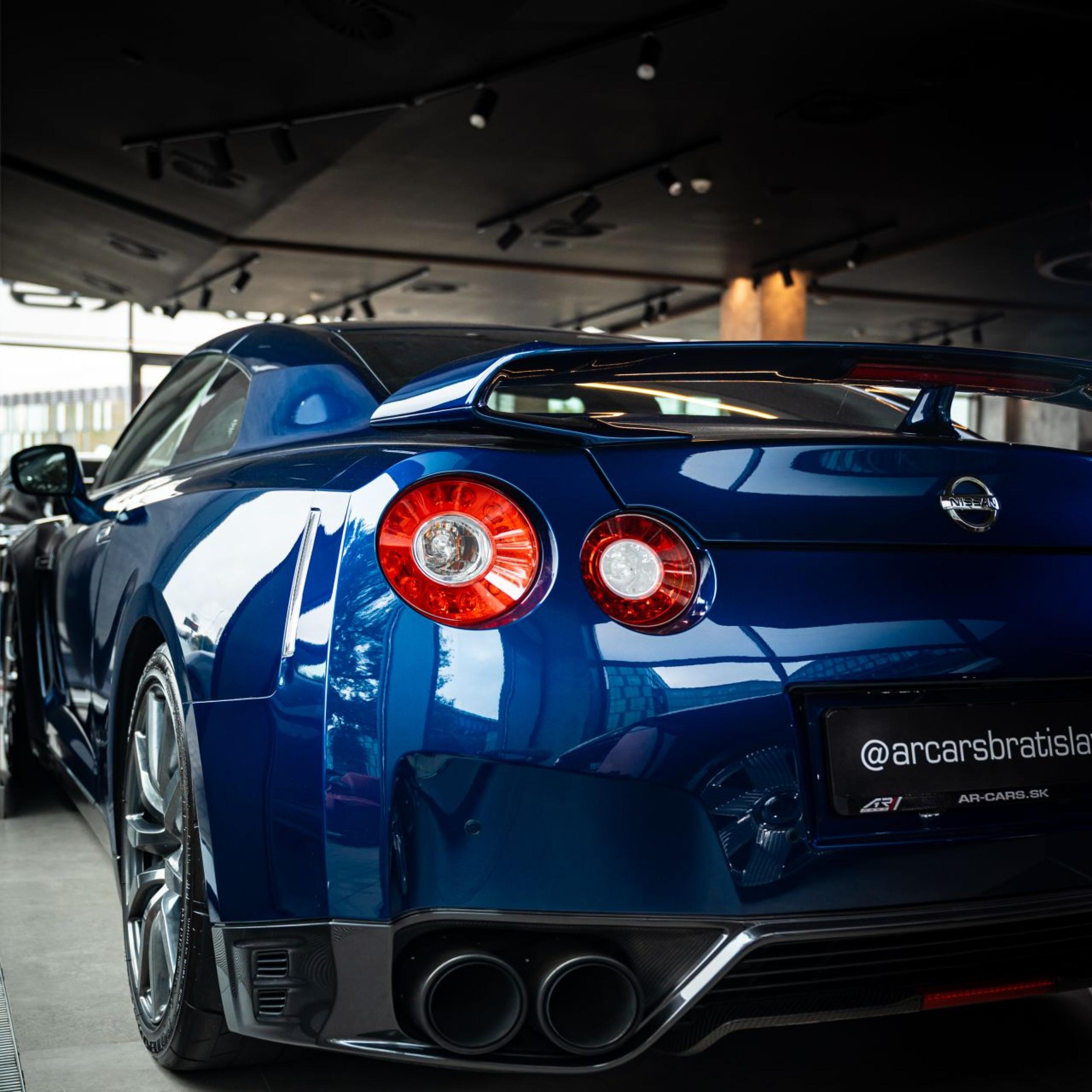 AR CARS a Nissan GT-R Black Edition (2012) 